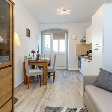 Maximilian&stela 4* Πόρετς