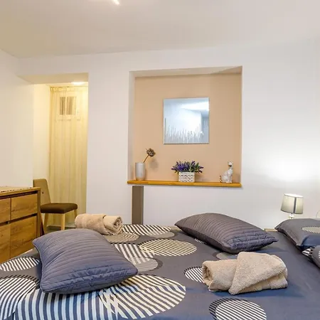 Maximilian&stela 포레치