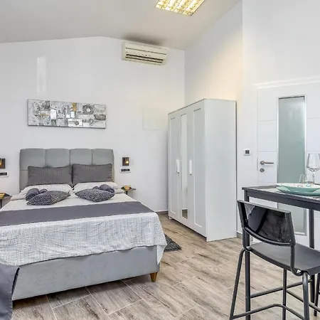 Maximilian&stela Konukevi