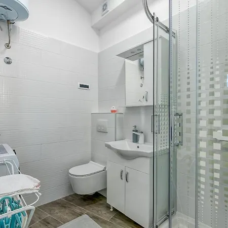 Maximilian&stela Konukevi 4*